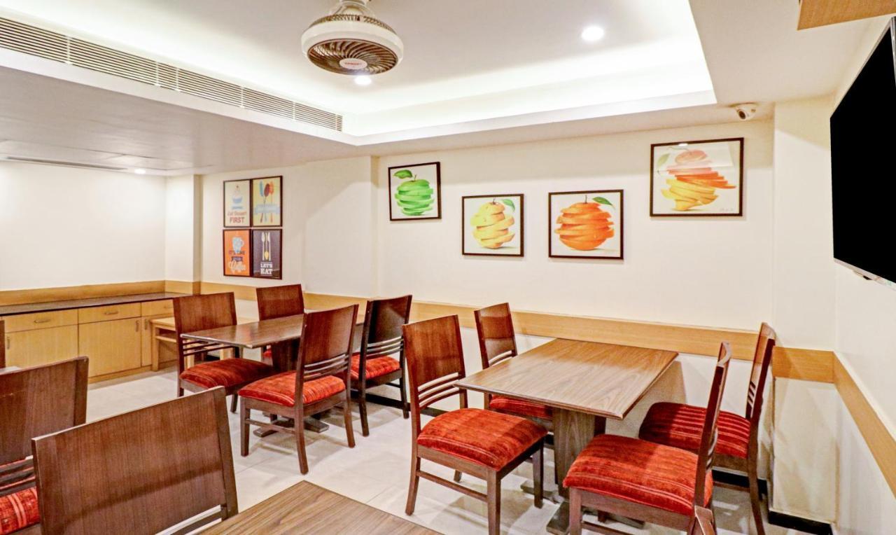 Treebo Galaxy Rooms New Delhi Bagian luar foto